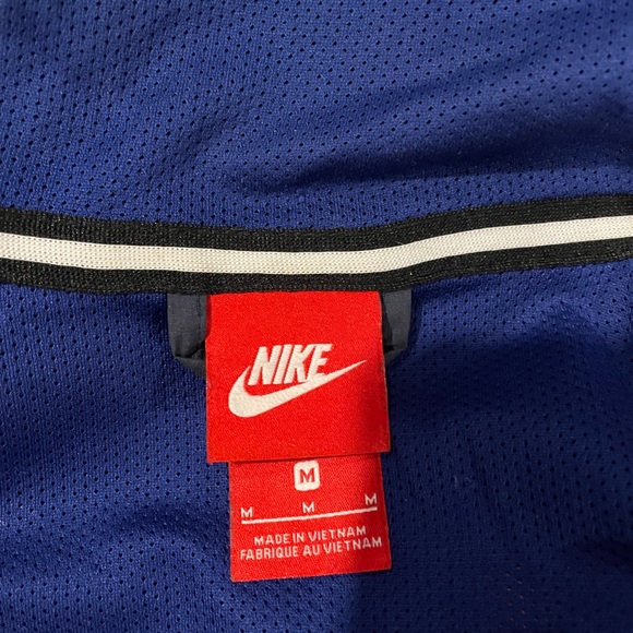 Nike Windbreaker - Picture 3 of 4